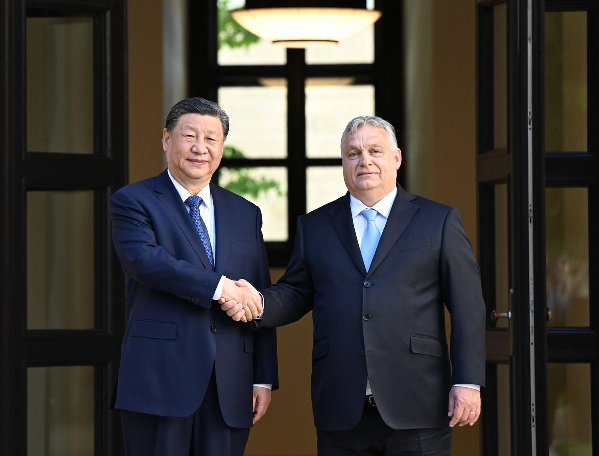 Der chinesische Präsident Xi Jinping führt Gespräche mit dem ungarischen Premierminister Viktor Orban in Budapest, Ungarn