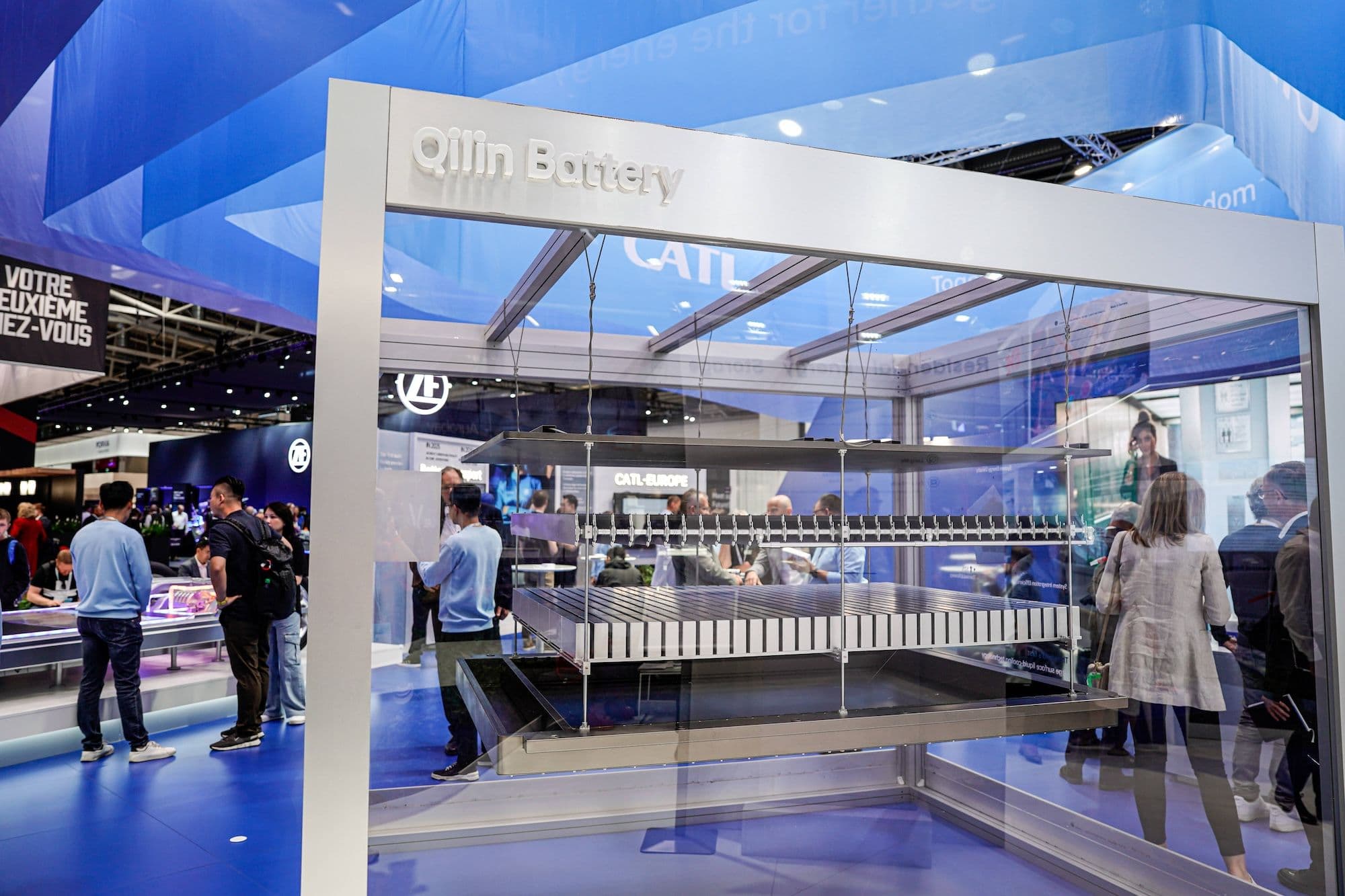 Impressionen von der IAA Mobility 2023 am Eroeffnungstag in Muenchen - CATL zeigt am Messestand seine Qilin Battery